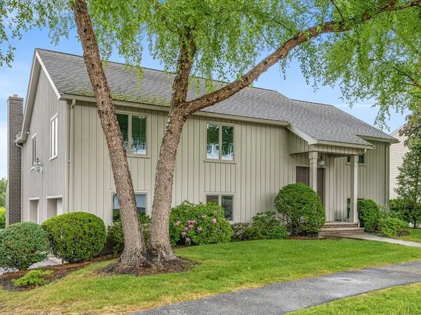 24 Crystal Dr, Stoneham, MA 02180