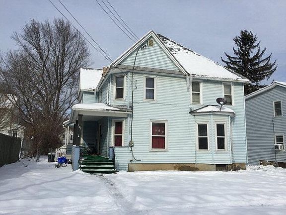 3rd image of 707 Carpenter St