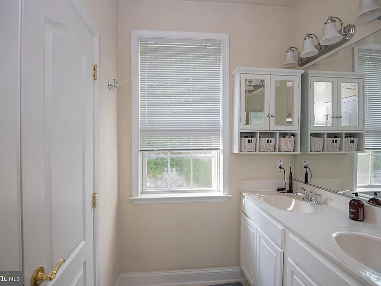 4031 Columbia Pike — Photo 29