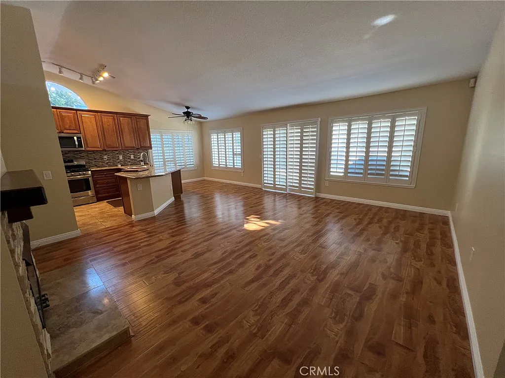 4 bed, 1851 sqft, $3,995 — Photo 3