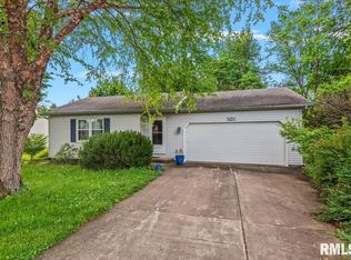 400 E Lynwood Dr, Athens, IL 62613