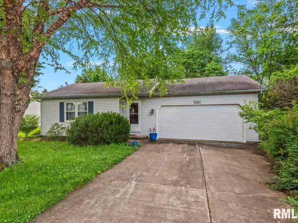 400 E Lynwood Dr, Athens, IL 62613