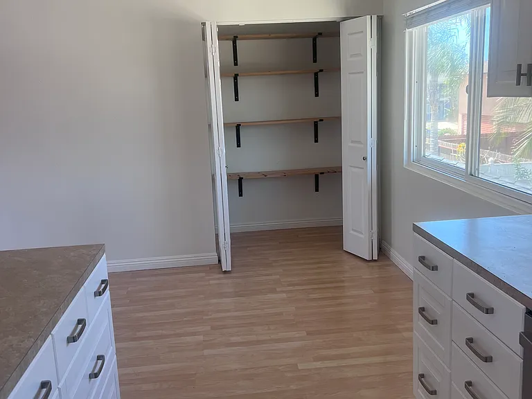 352 Portland Cir — Photo 6