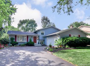 1625 Swallow St, Naperville, IL 60565