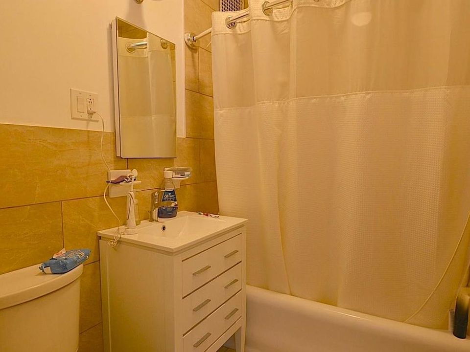 2nd image of 200 W 70th St APT 4A
