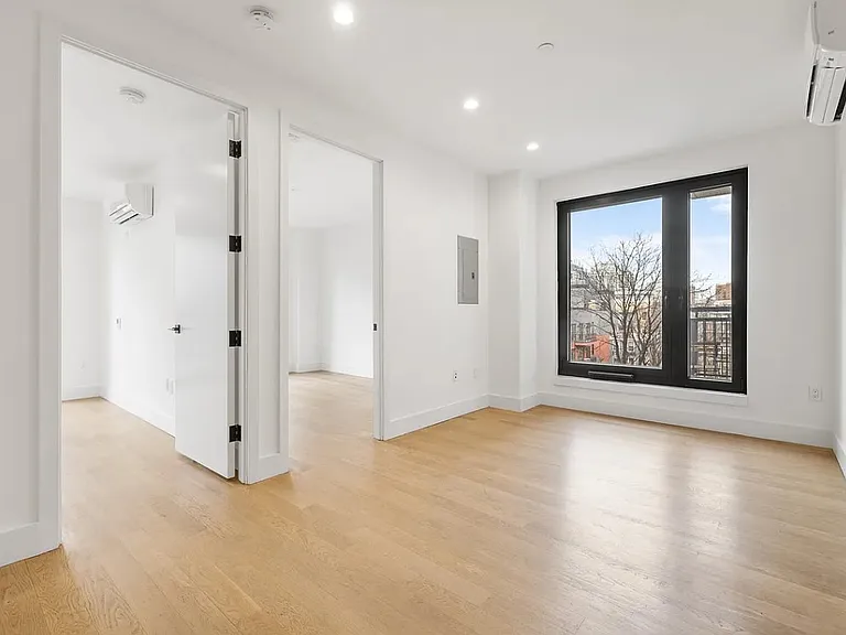 260 Gold St #421 — Photo 5