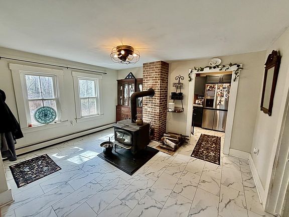 4th image of 163 Pumpkin Hill Road