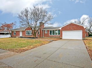 1 Canterbury Dr, Lincolnshire, KY 40220