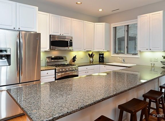 4th image of 3813 N Southport Ave #2S