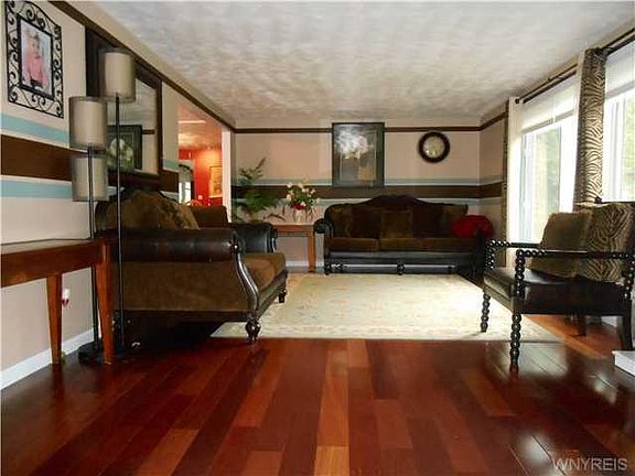 3rd image of 391 Vine Ln