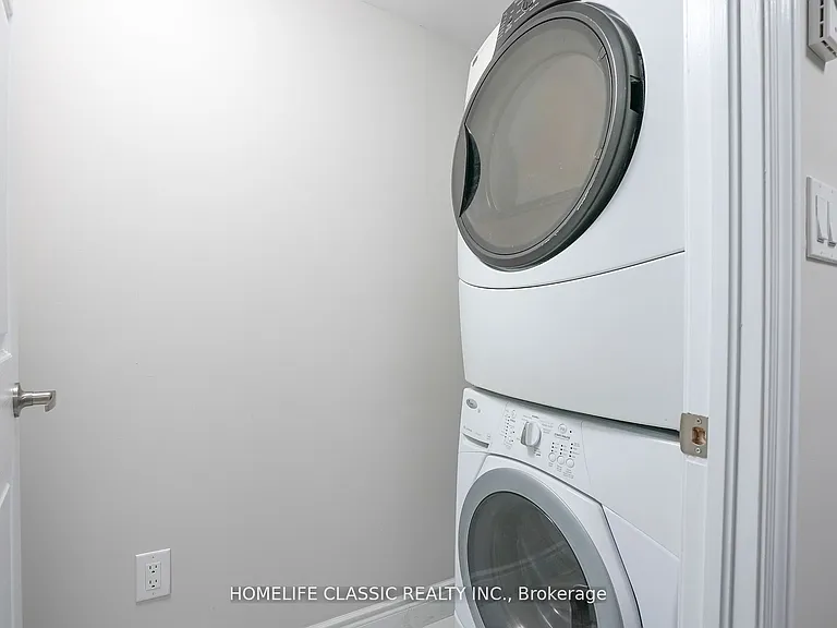 100 Chaucer Cres — Photo 18