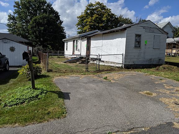 2nd image of 216 W 1st St