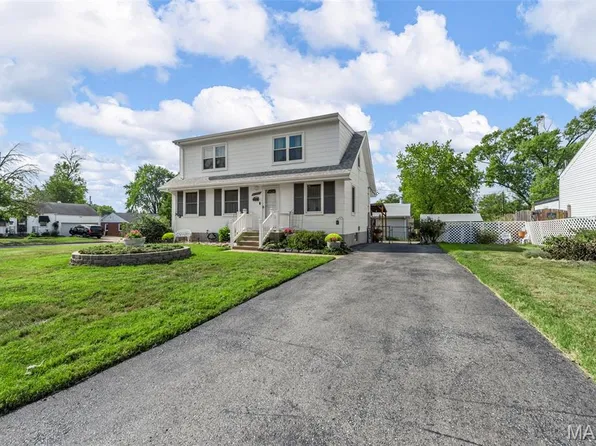 4501 Saint Leo Ln, Saint Ann, MO 63074