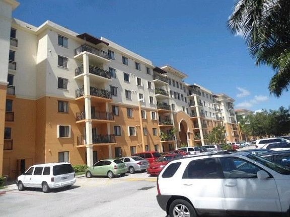 2nd image of 9300 Fontainebleau Blvd #E311