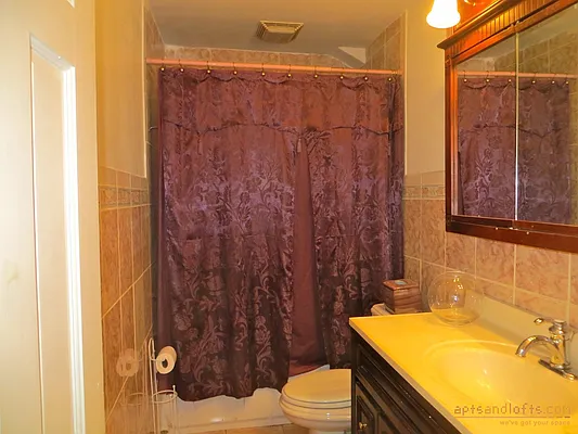 Rented by aptsandlofts.com | media 6