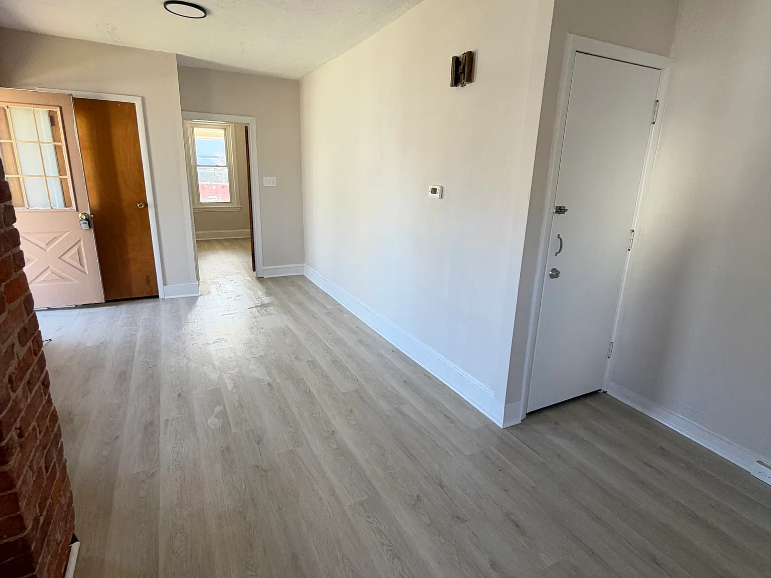 1 bed, 1.5 bath, 700 sqft, $1,200 — Photo 3