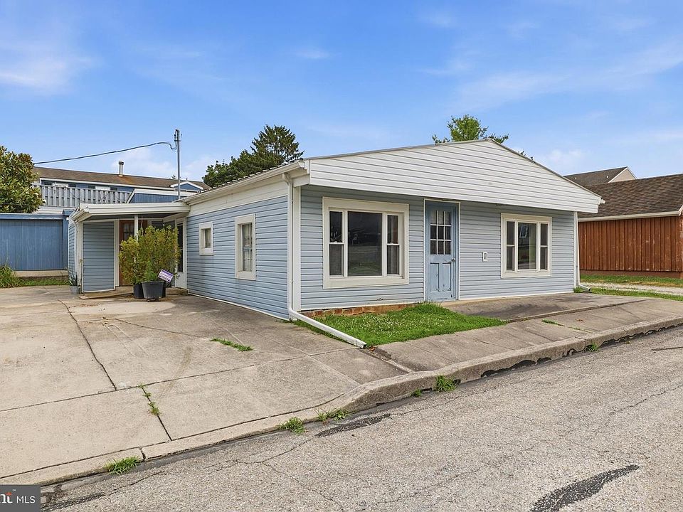 1st image of 374 Maple Ave