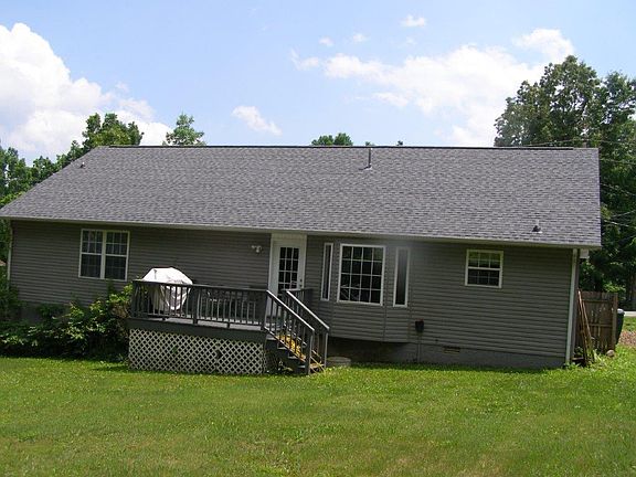 3rd image of 205 Carriage Dr
