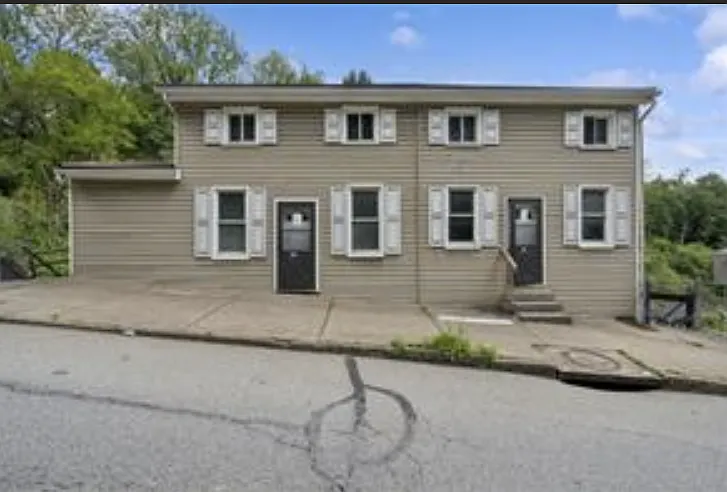 731 1/2 Chartiers Ave — Photo 1