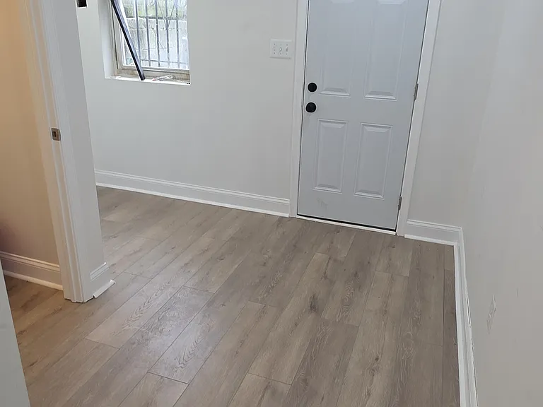 222 N Glover St — Photo 3