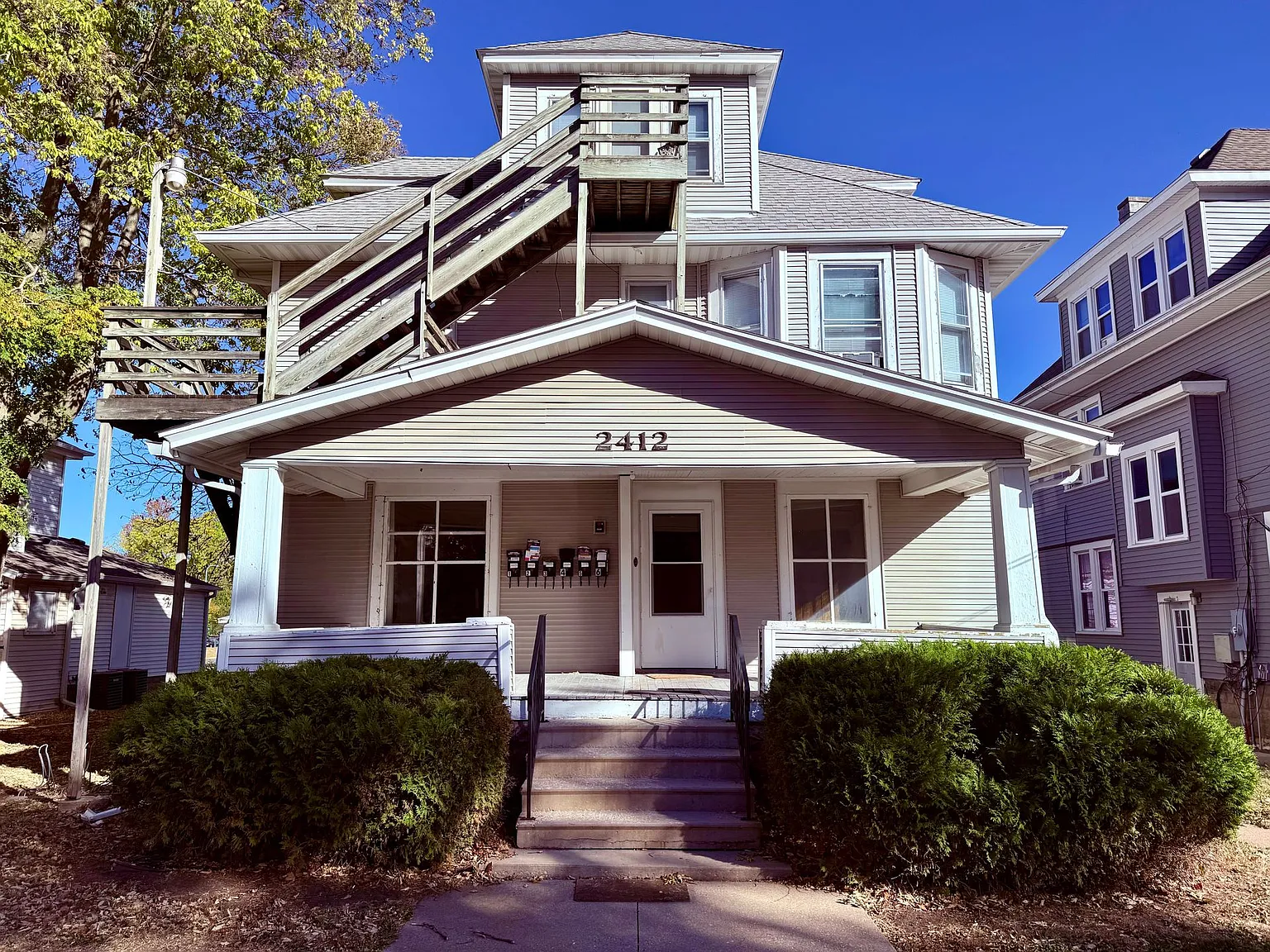 2412 Olive St — Photo 1
