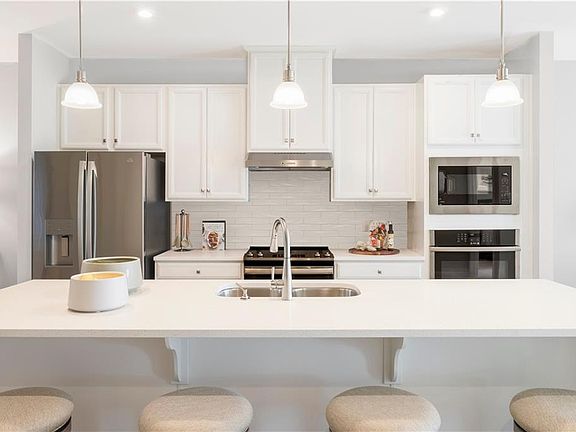 3rd image of 23007 Retreat Ln