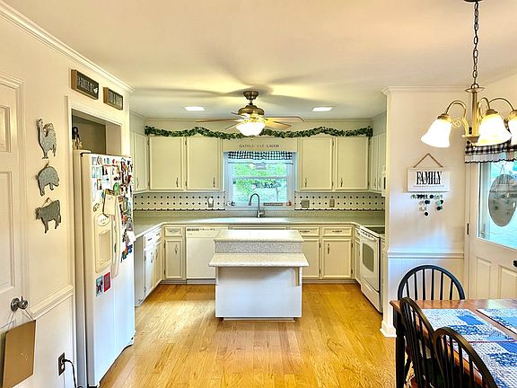 4th image of 4385 Brentwood Dr