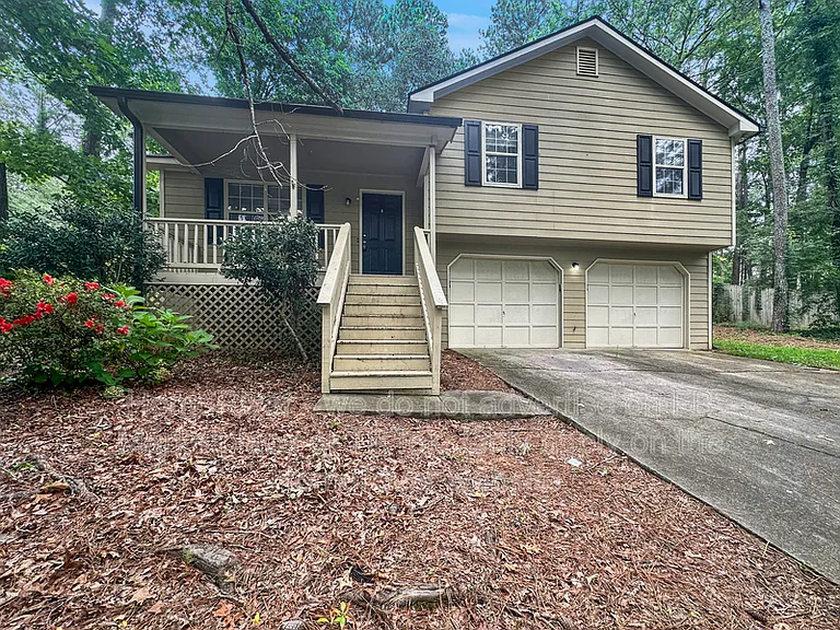 555 Browning Cir — Photo 1