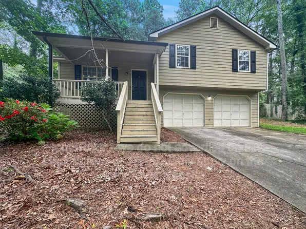 555 Browning Cir, Acworth, GA 30101