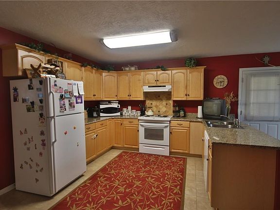 5th image of 900 McDaniel Dr