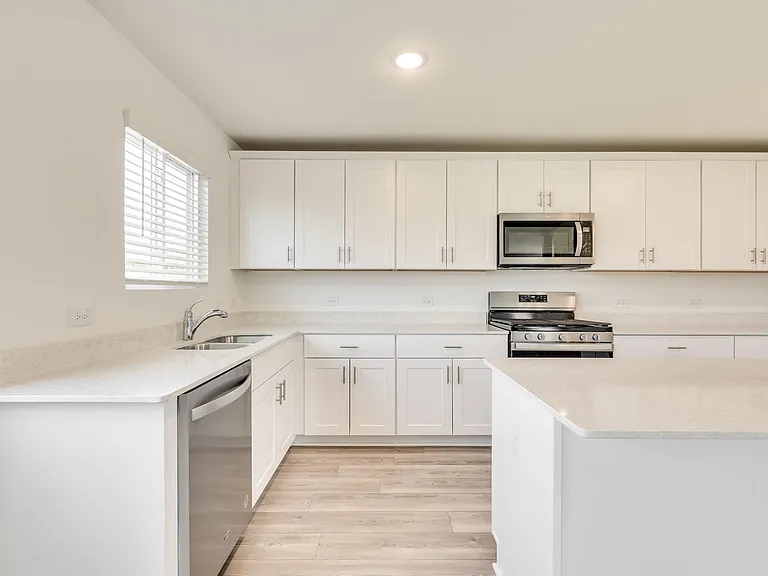 16025 Malaya St — Photo 29