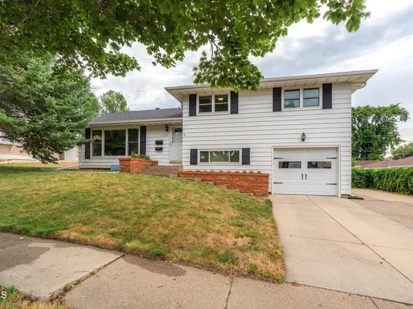 1705 N 6th St, Bismarck, ND 58501