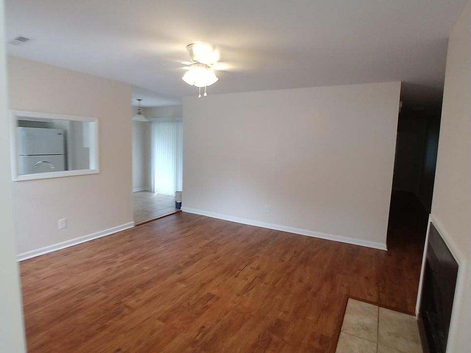 Livingroom from entryway