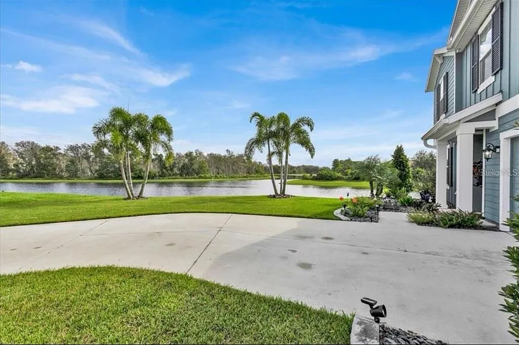 5 bed, 2.5 bath, 2915 sqft, $2,900 — Photo 4