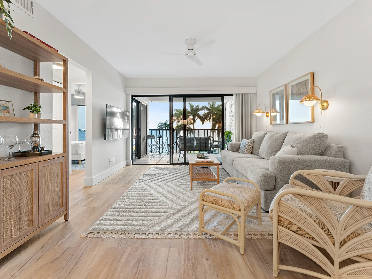 2 bed, 890 sqft, $3,200 — Photo 4
