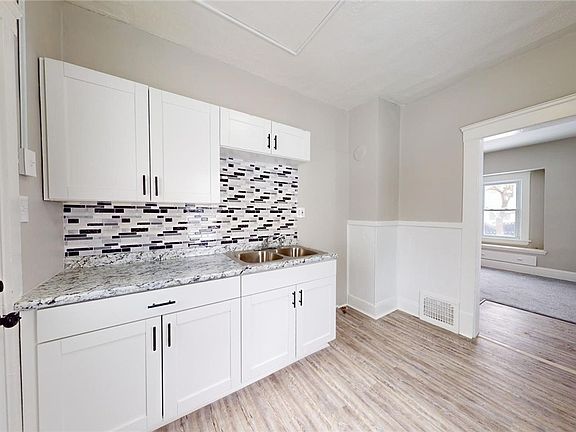 3rd image of 4500 W 39th St