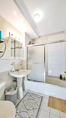 Rented by R New York | media 21