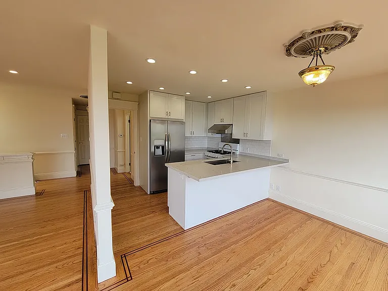 Kitchen and eating room