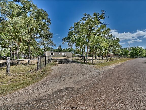 2nd image of 104 Deer Cir