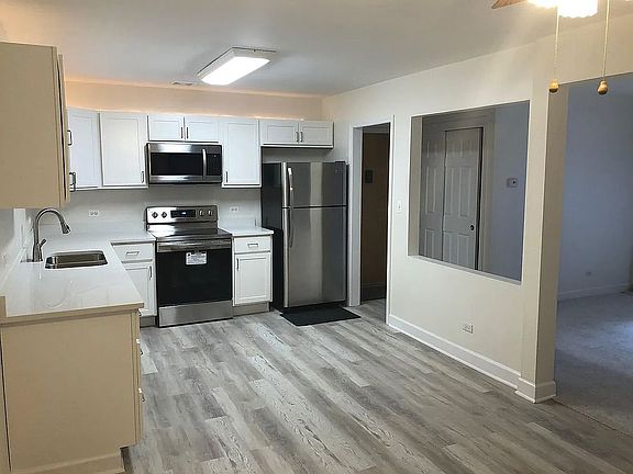 2nd image of 527 W Eastman St APT 1D