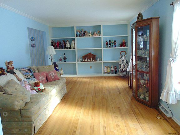 4th image of 34 Huntwood Dr