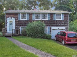 22 Bunny Ln, East Setauket, NY 11733