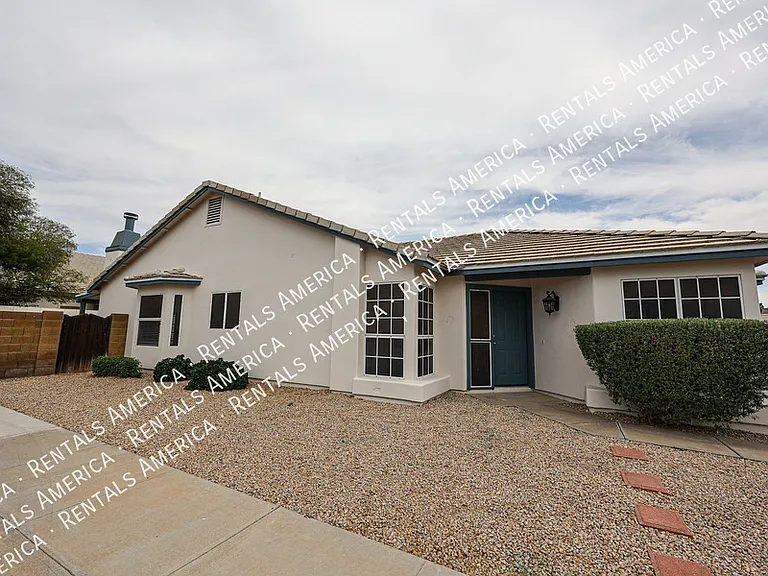15831 N 6th Ave — Photo 2