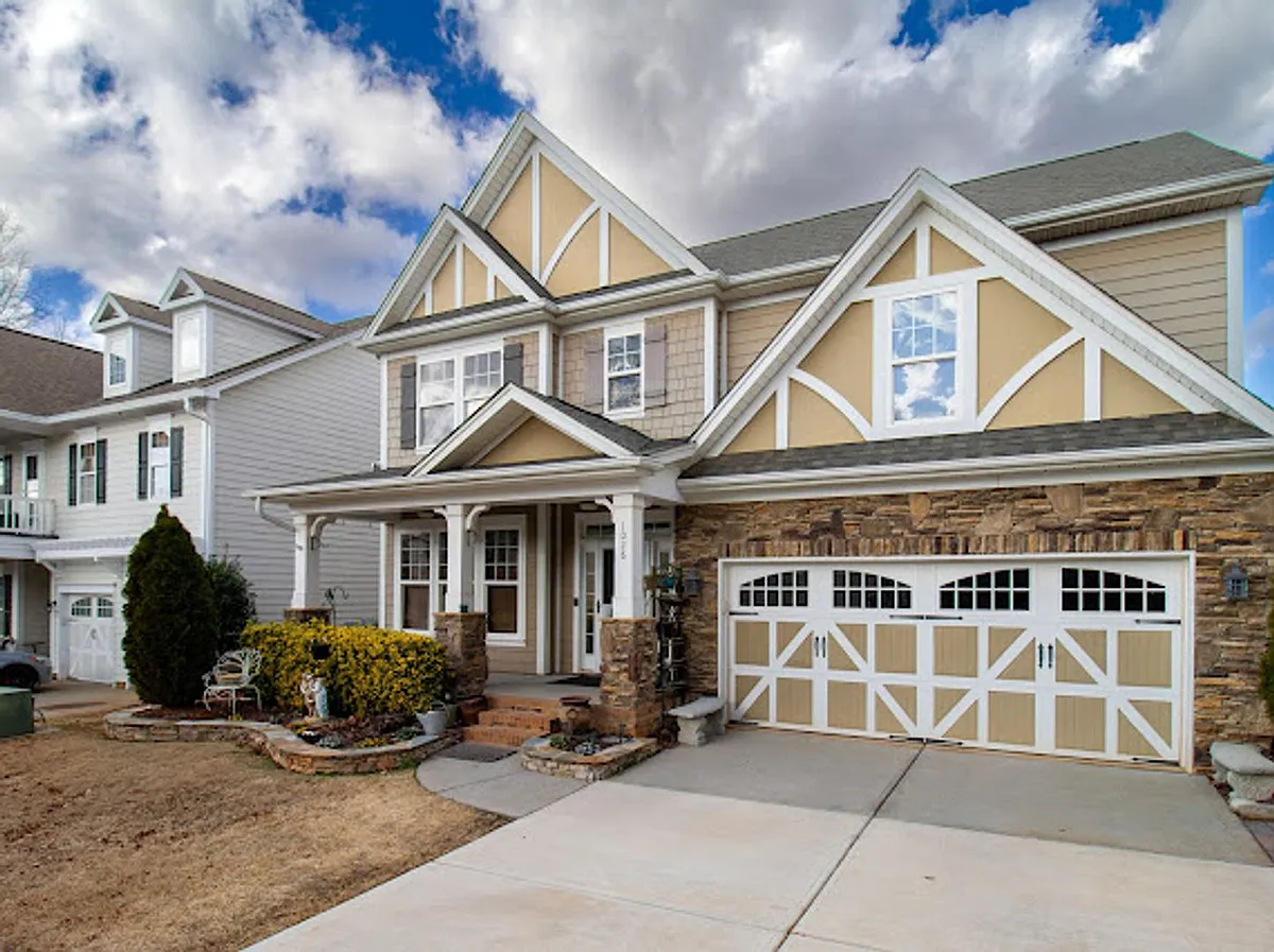 Building Photo - 1028 Hamil Ridge Dr