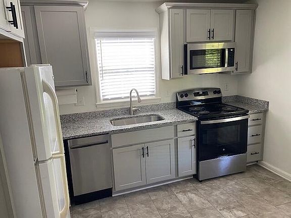 3rd image of 1018 Beechwood Dr SW