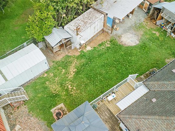 2nd image of 6484 Sooke Rd