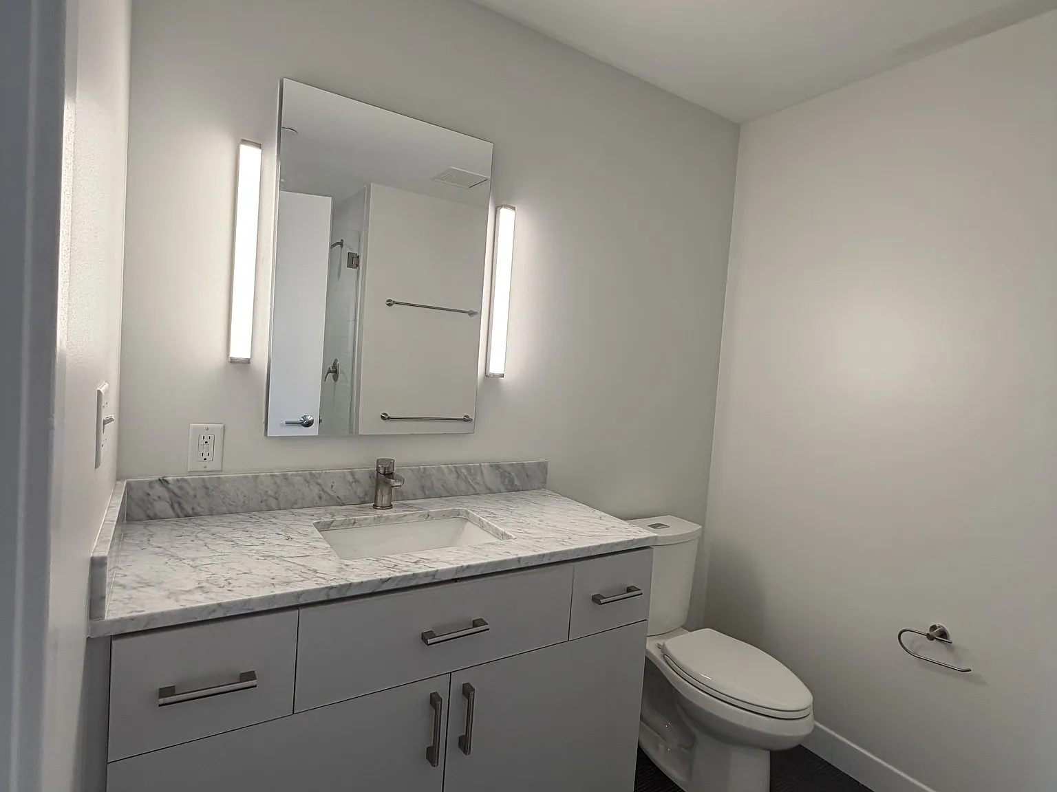 2 bed, 2.0 bath, 874 sqft, $4,900 — Photo 4