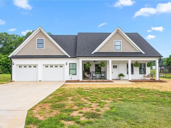 1711 Memory Ln, Burlington, NC 27217