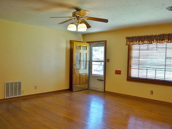 4th image of 1019 W University Dr