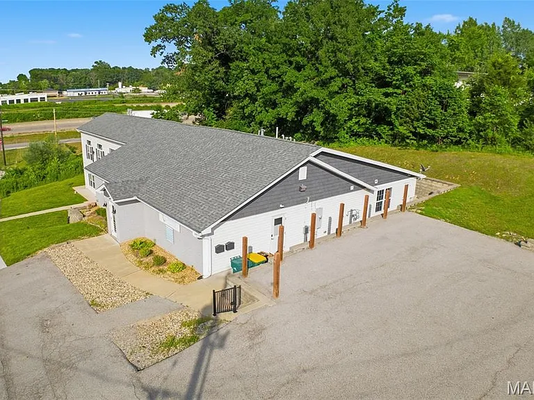3601 Commerce Dr #CARDINAL — Photo 3